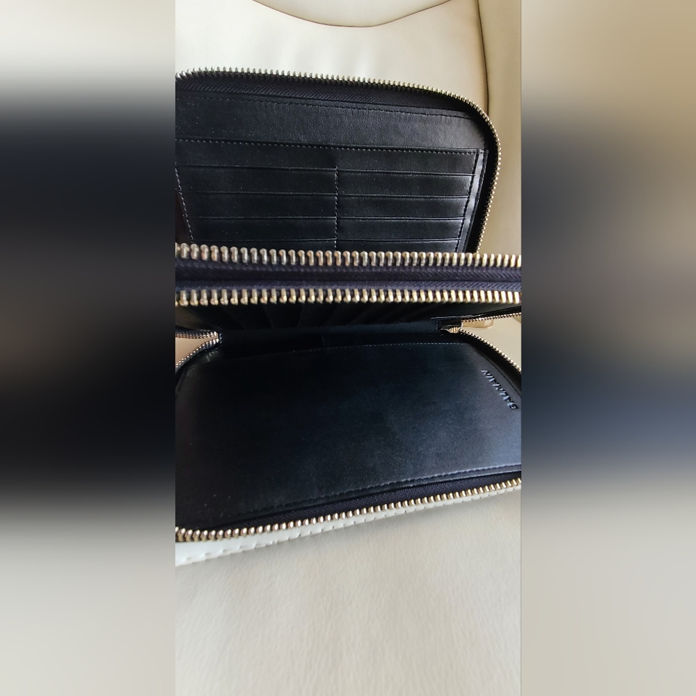 Balmain Black Leather Pouch with Gold Details - Picture 4 of 13